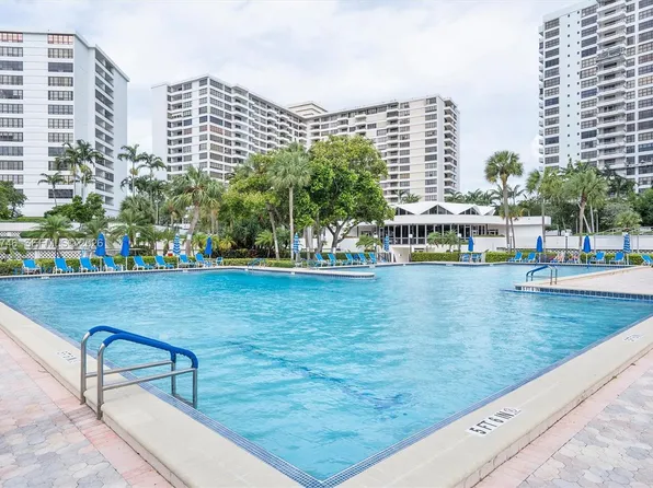 600 Three Islands Blvd APT 305, Hallandale Beach, FL 33009