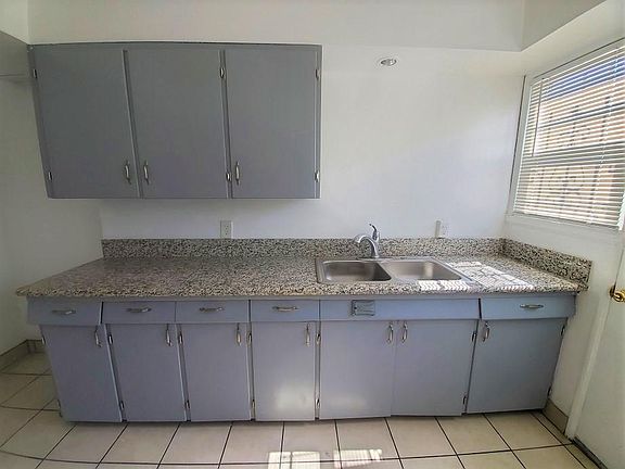 4th image of 939 E Hyde Park Blvd APT 2