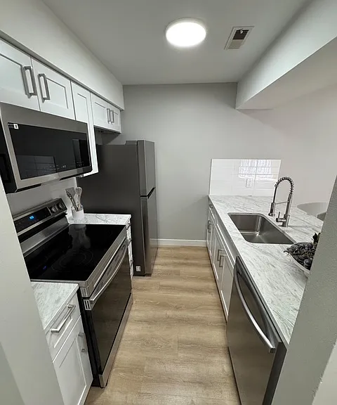 Legacy at Shoreline Apartments — Photo 9