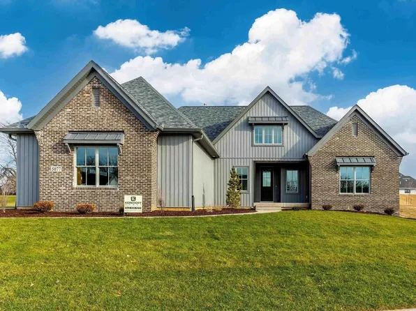5077 Oak Ridge Ct, Bettendorf, IA 52722