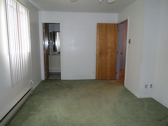 3rd image of 2909 E Esther Ln
