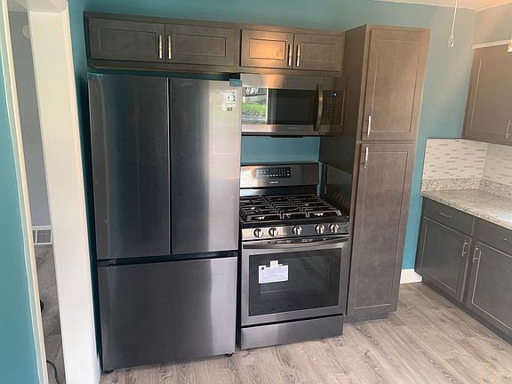 3rd image of 1088 Washington Ave APT 1