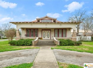 106 N Ave E, Shiner, TX 77984