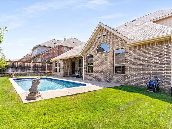 2nd image of 1112 Rhett Dr