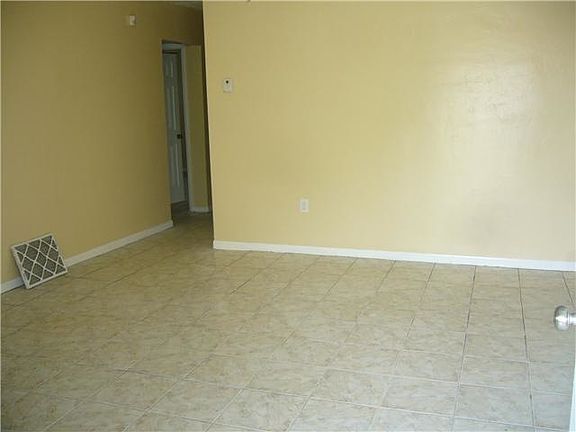 3rd image of 1212 NE 121st St
