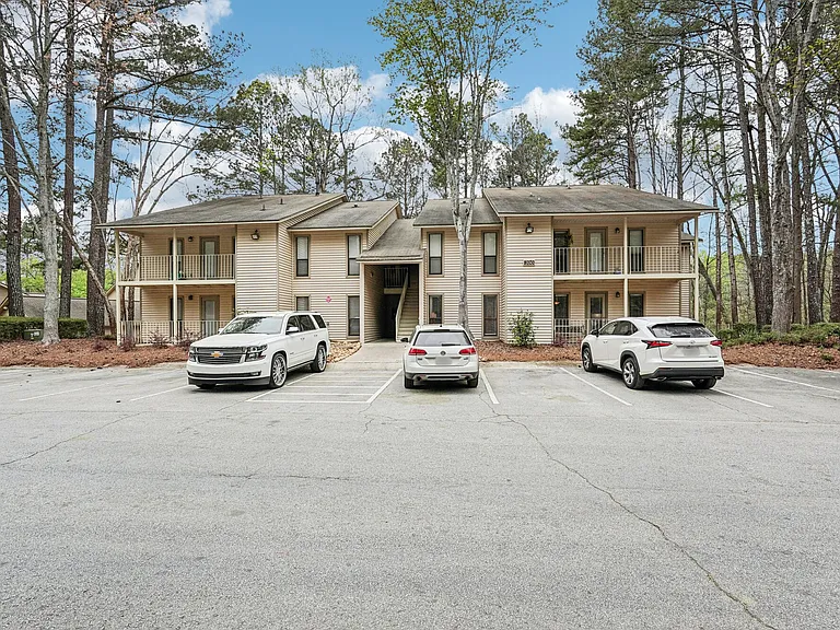 Birch Landing Apartments — Photo 8