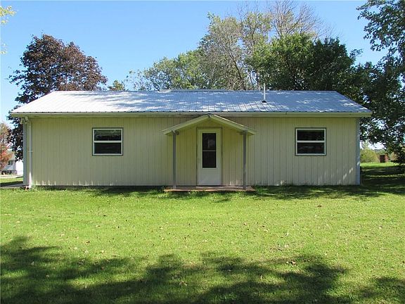 3rd image of 104 Holmes Dr