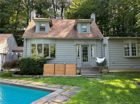 24 Steinmann Avenue, Middlebury, CT 06762