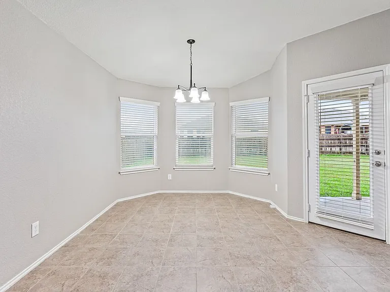 6709 Costa Dr — Photo 3