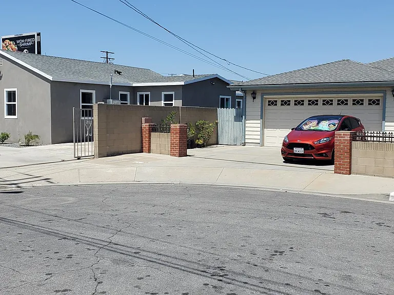16818 Lakewood Blvd — Photo 14