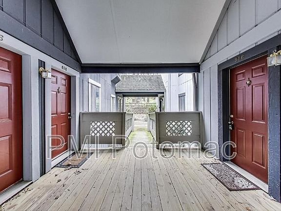4th image of 896 Windbrooke Dr