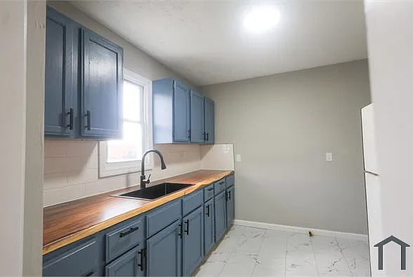 1119 W 11th St — Photo 11