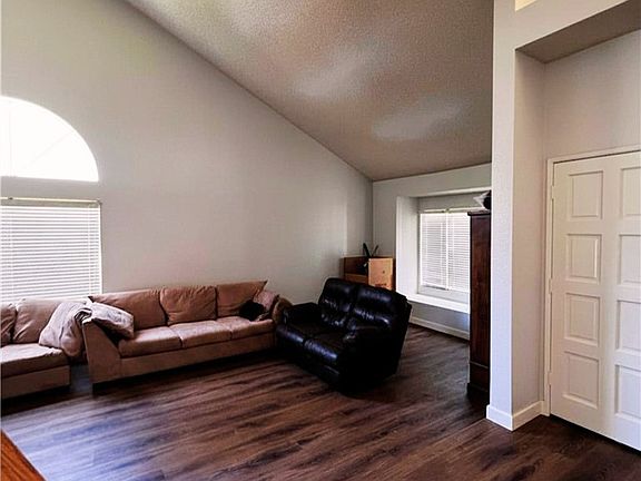5th image of 2391 Mangular Ave