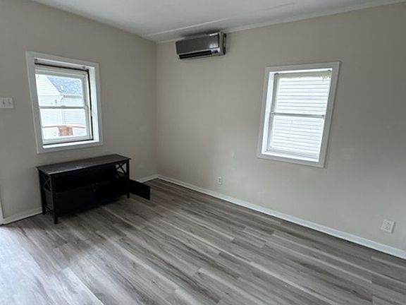 2nd image of 499 Locust Ave #2