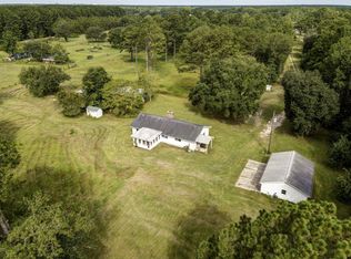 527 Farmview Ln, Huger, SC 29450