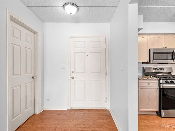 5th image of 124 Day St APT 202