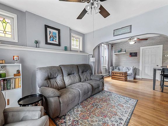3rd image of 4448 Ellenwood Ave