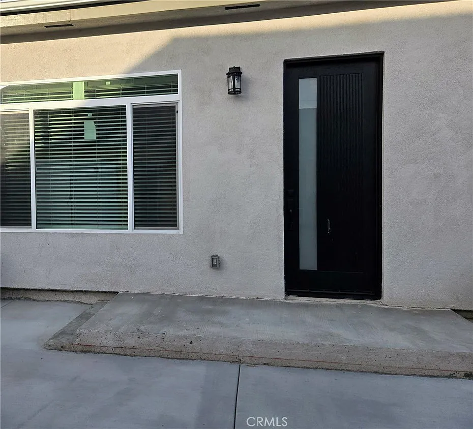 2 bed, 990 sqft, $3,650 — Photo 1