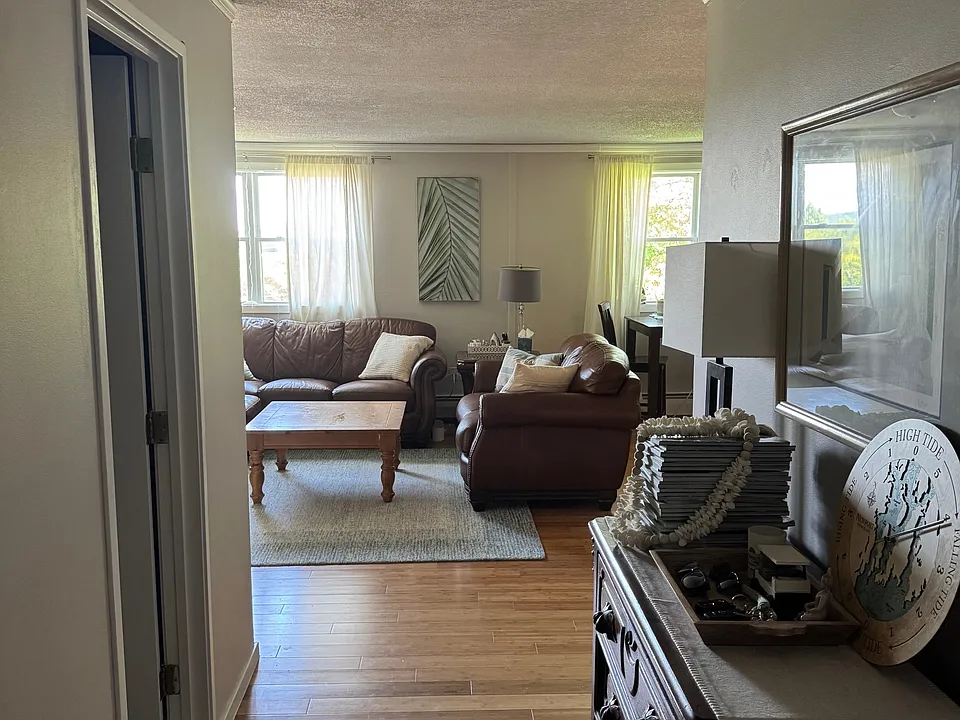 24 Stenton Ave #302