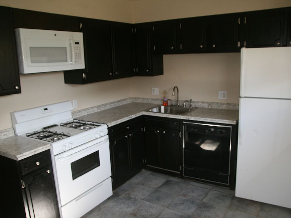 2nd image of 2404 S Cedar St