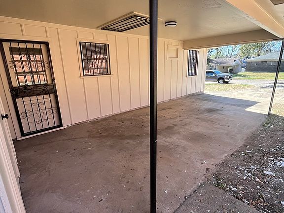 3rd image of 2727 Merrill St