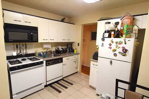 2nd image of 3080 Voorhies Ave APT 3A