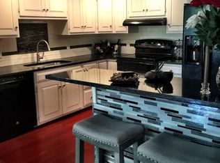 406 Paradise Rd APT 1A, Swampscott, MA 01907