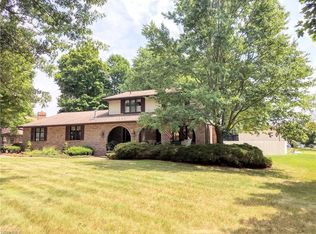 5096 Glenoak St NE, Louisville, OH 44641