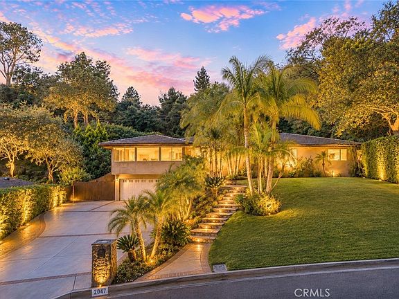 3rd image of 2047 Carolwood Dr