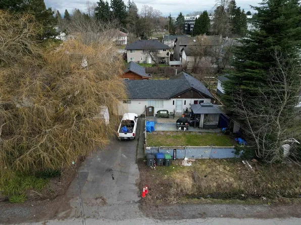 10630 138th St, Surrey, BC V3T 4K5