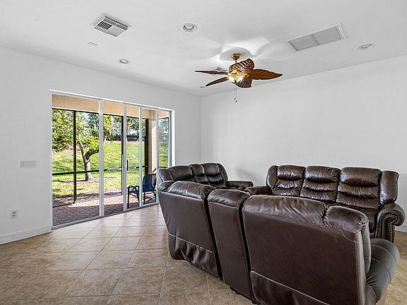3rd image of 10391 Carolina Willow Dr