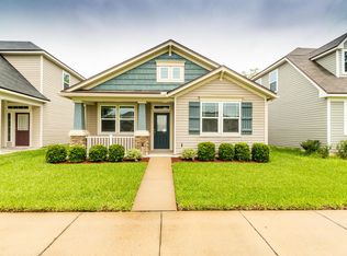346 Vineyard Ln, Orange Park, FL 32073