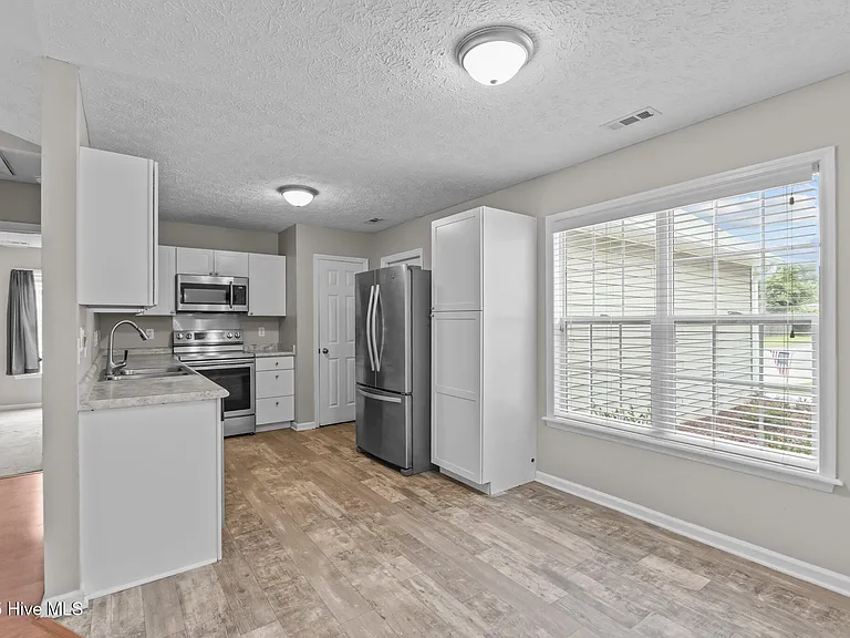 300 Foxhall Rd — Photo 36