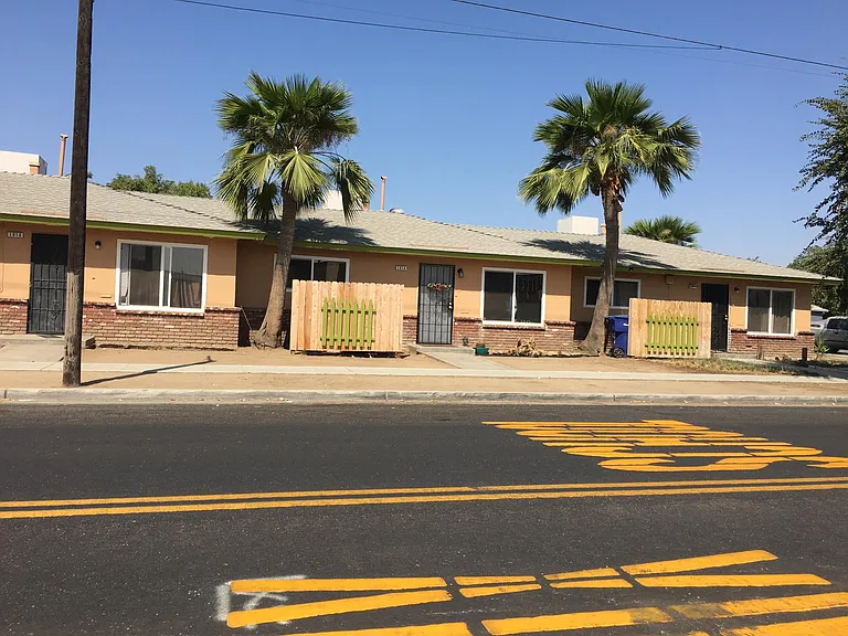 1014 S Trinity St — Photo 2