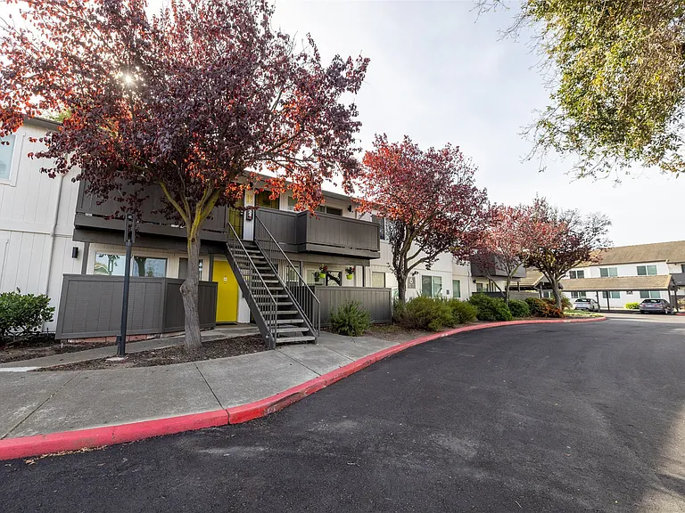 Summerhill Place Apartments — Photo 17