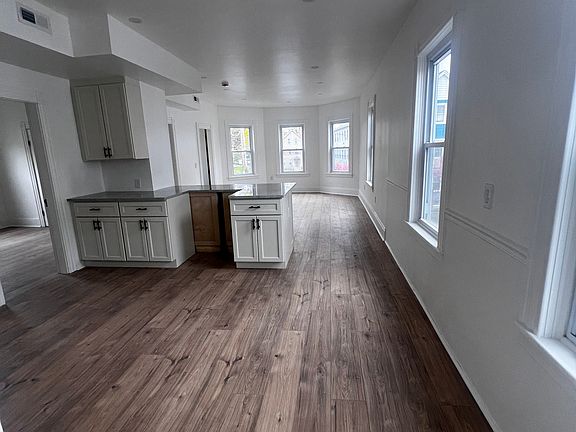 4th image of 19 Reeves St #2