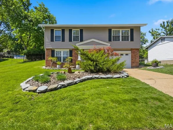 2429 Wesford Dr, Maryland Heights, MO 63043