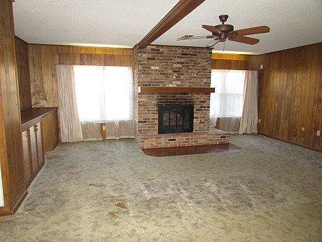 3rd image of 808 W 18th St