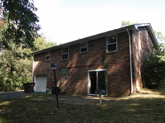 3rd image of 315 Honeyhill Ct