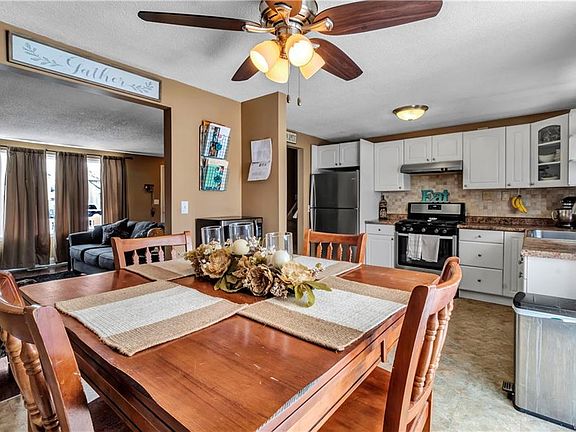 3rd image of 100 Penwood Dr