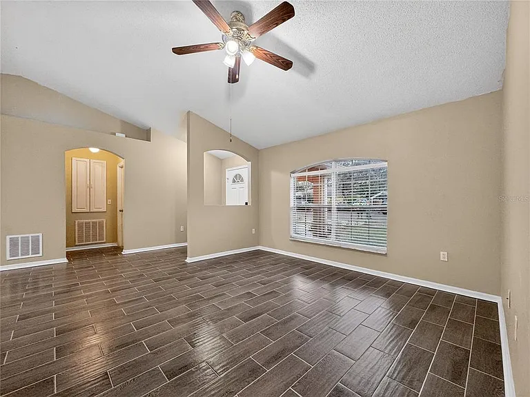 835 Lancaster Ave — Photo 4
