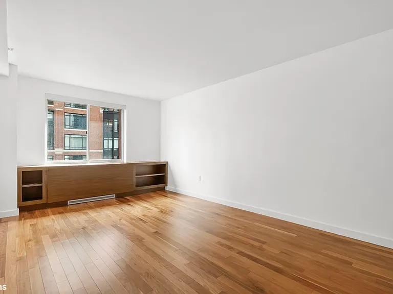 555 W 23rd St #S10L — Photo 10