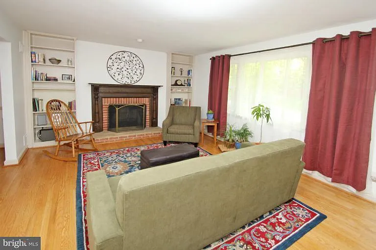 2107 Westview Ter — Photo 6