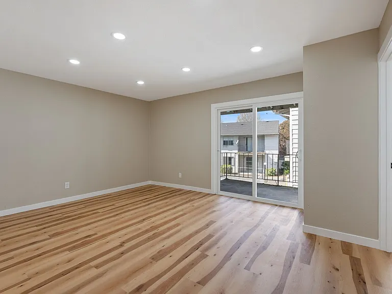 Sandy Terrace Apartments — Photo 68