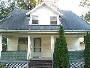 2nd image of 895 Palmer Cir NE