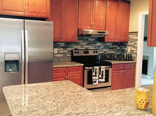 129 E Meadowland Ln, Sterling, VA 20164