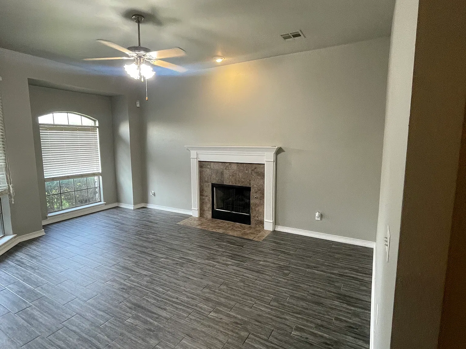 4 bed, 2000 sqft, $2,300 — Photo 4
