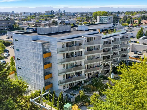 881 Short St #603, Saanich, BC V8P 2L3