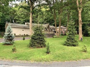 173 Spring Dr, Dingmans Ferry, PA 18328