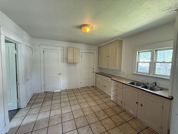 5th image of 1398 Belvedere Ave SE